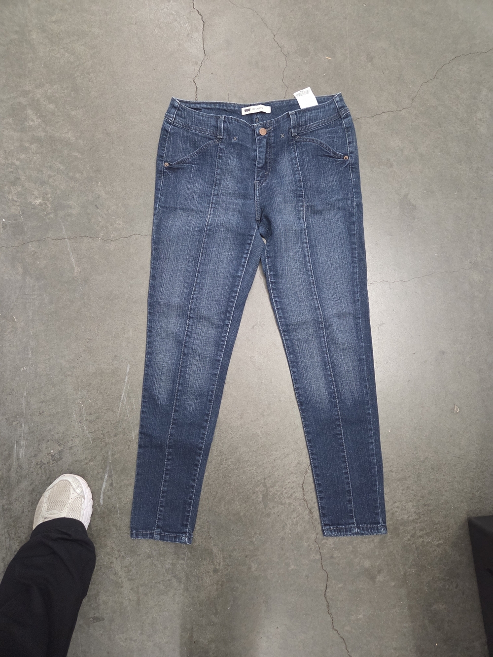 Levi's Women's Skinny Jeans in Dark Blue Wash